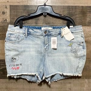 Torrid Doodled Bronx Short Shorts 16